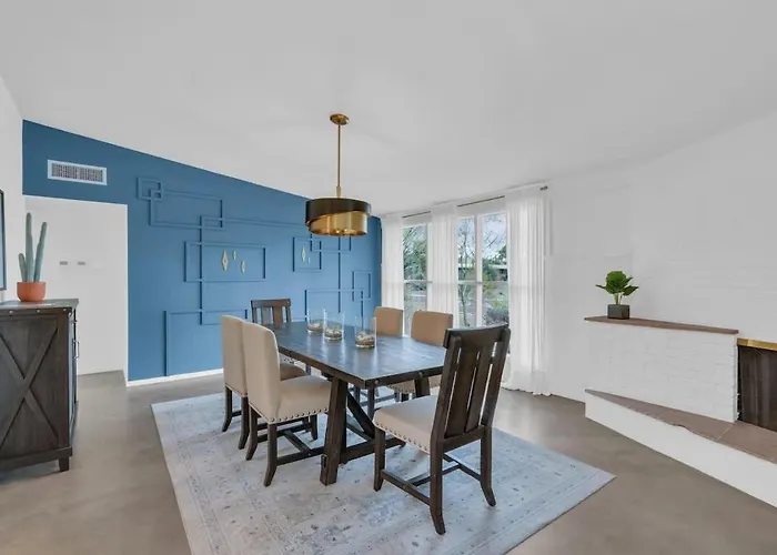 Mid-century Desert Galore With Pool Holiday home *
