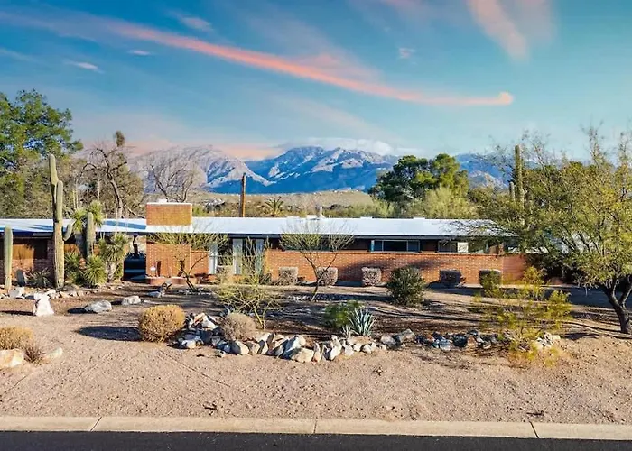 Mid-century Desert Galore With Pool Holiday home