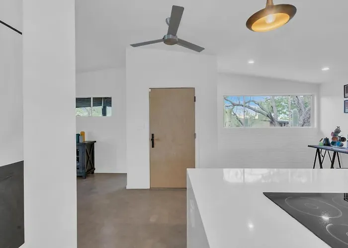 Holiday home Mid-century Desert Galore With Pool Tucson