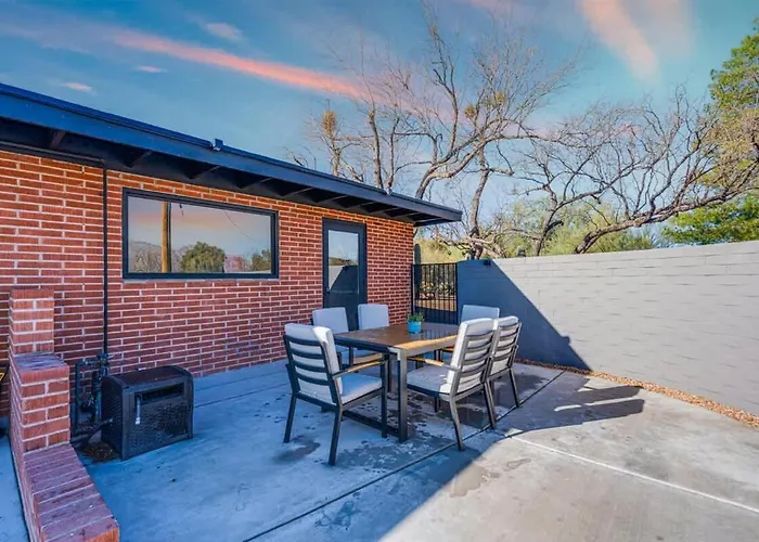 Mid-century Desert Galore With Pool Holiday home *